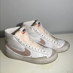 Women’s Nike Blazer Mid 77